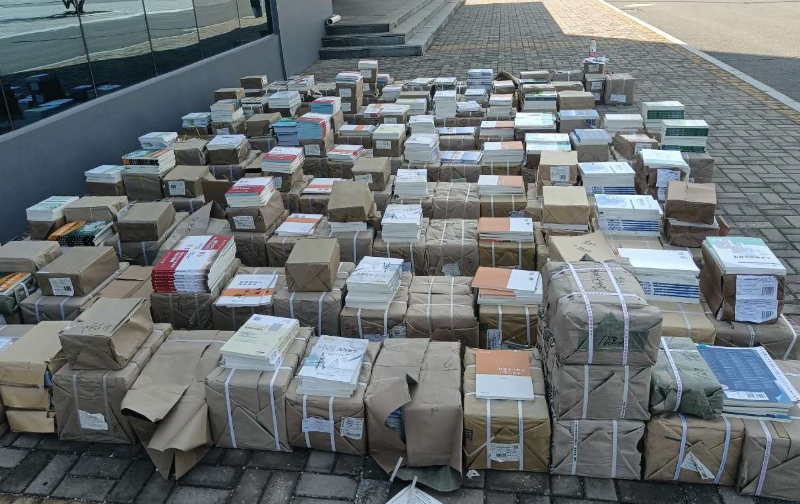 以高效服务护航开学季，万册教材精准送达学子手中